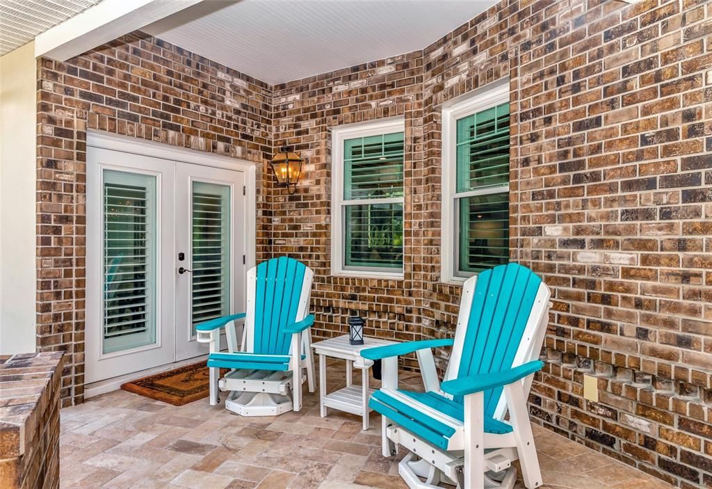 Vaulted entry with Georgia brick and 2.5 inch red oak door.