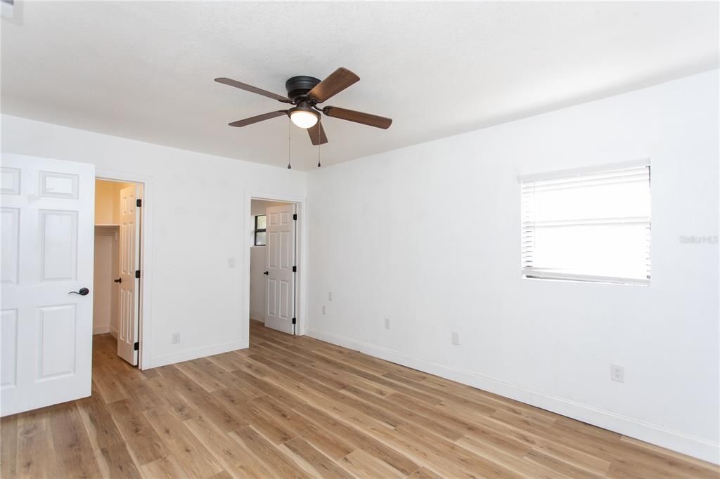 For Sale: $275,000 (2 beds, 2 baths, 936 Square Feet)