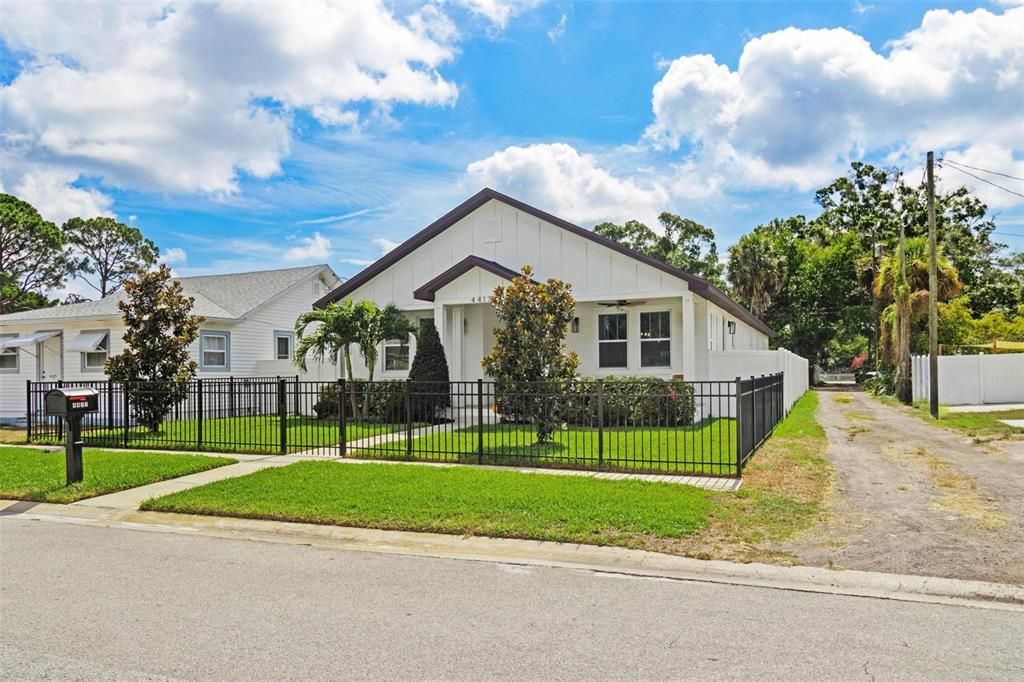 For Sale: $739,000 (3 beds, 2 baths, 1924 Square Feet)