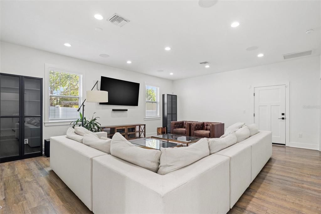 For Sale: $739,000 (3 beds, 2 baths, 1924 Square Feet)