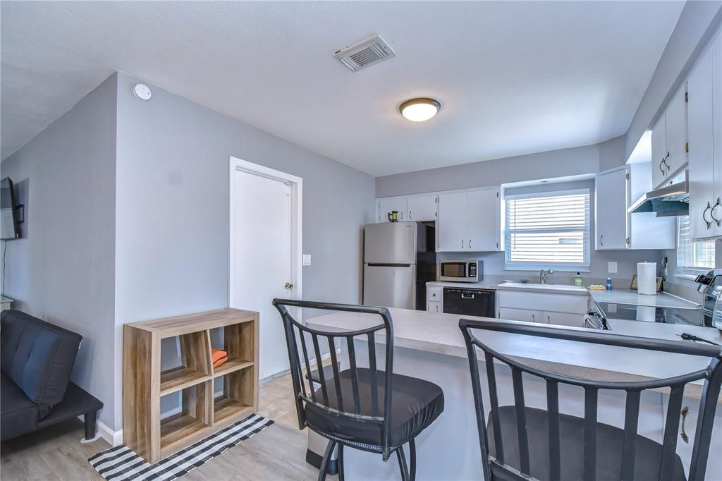 For Sale: $449,000 (3 beds, 2 baths, 1174 Square Feet)