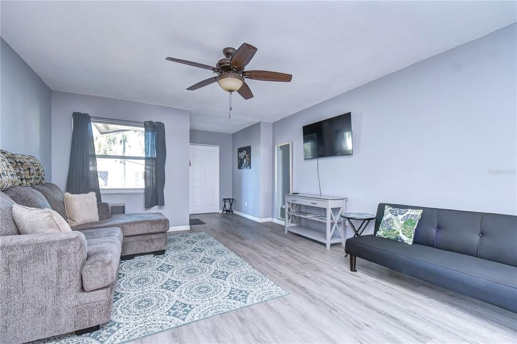 For Sale: $449,000 (3 beds, 2 baths, 1174 Square Feet)