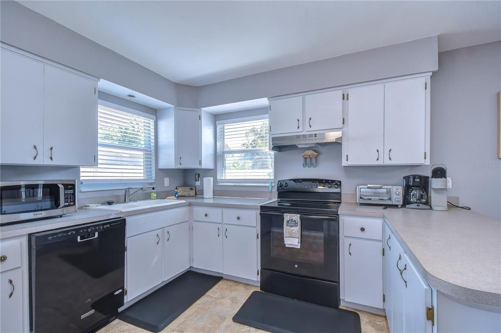 For Sale: $449,000 (3 beds, 2 baths, 1174 Square Feet)