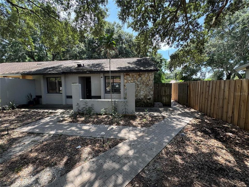 For Sale: $325,000 (3 beds, 2 baths, 1068 Square Feet)