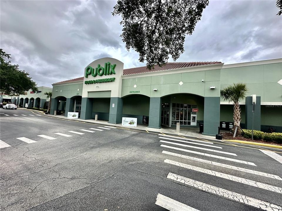 Walk to Publix, local restaurants, Seminole State College & more!