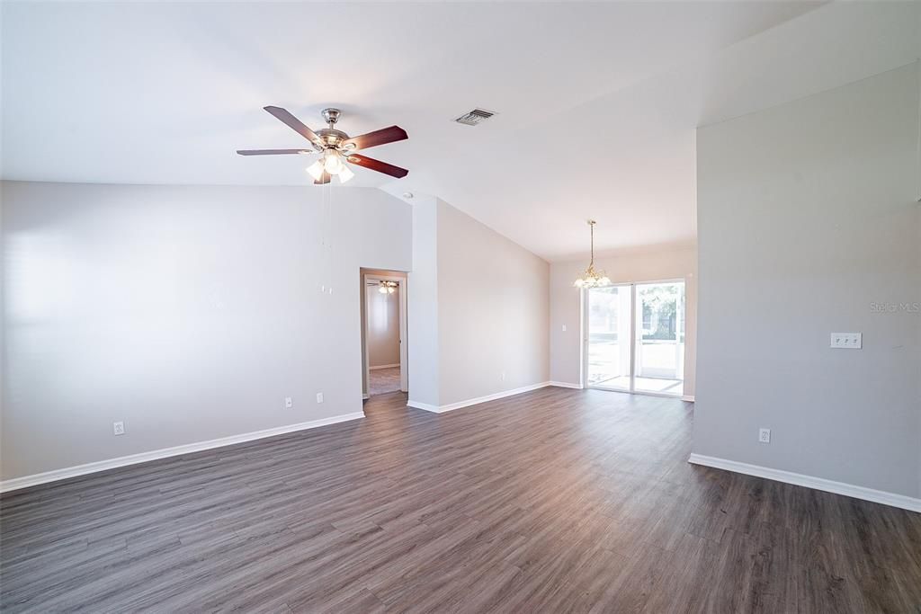 For Sale: $346,000 (3 beds, 2 baths, 1212 Square Feet)