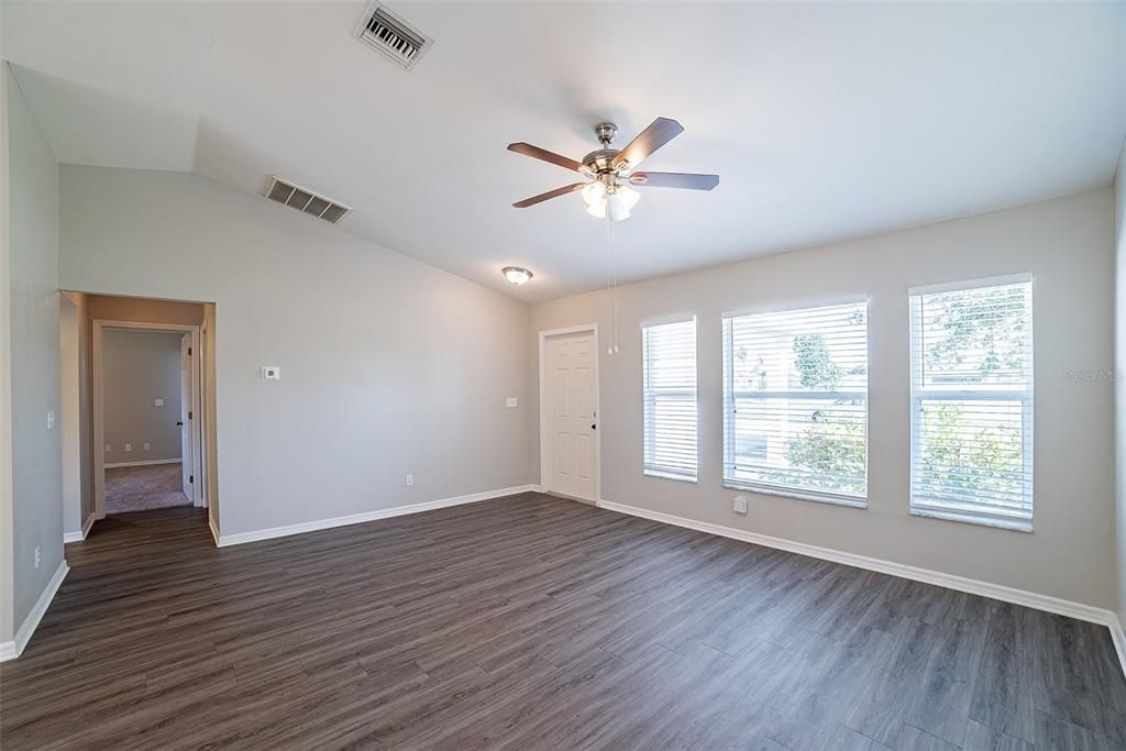 For Sale: $346,000 (3 beds, 2 baths, 1212 Square Feet)