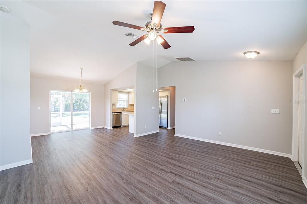 For Sale: $346,000 (3 beds, 2 baths, 1212 Square Feet)