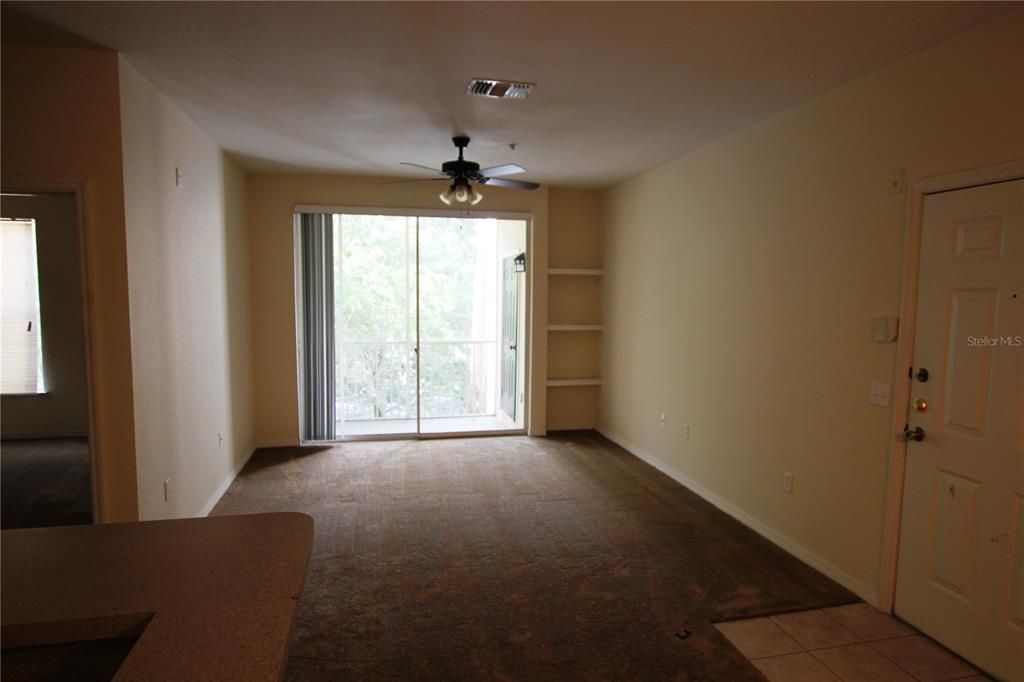 For Rent: $1,350 (1 beds, 1 baths, 749 Square Feet)