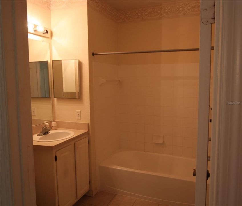 For Rent: $1,350 (1 beds, 1 baths, 749 Square Feet)