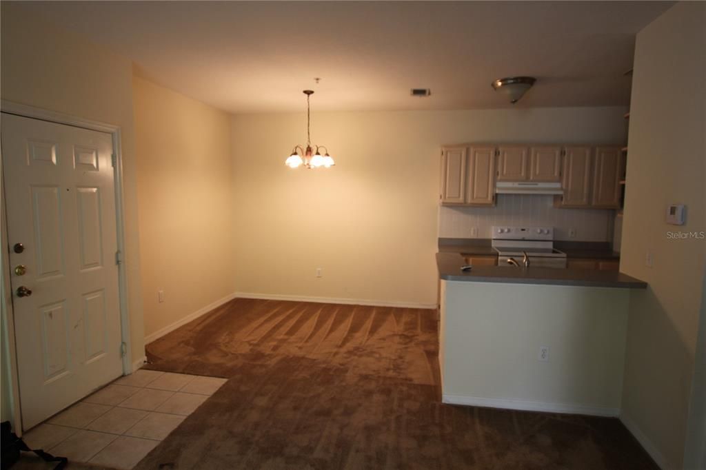 For Rent: $1,350 (1 beds, 1 baths, 749 Square Feet)
