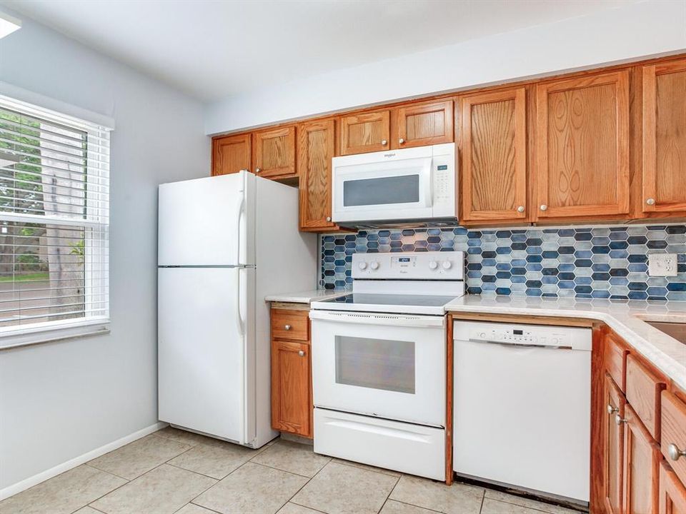 For Sale: $189,500 (2 beds, 2 baths, 855 Square Feet)
