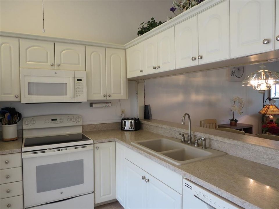 For Sale: $334,900 (2 beds, 2 baths, 1176 Square Feet)