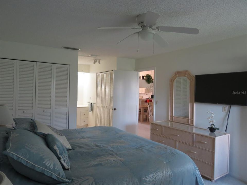 For Sale: $334,900 (2 beds, 2 baths, 1176 Square Feet)