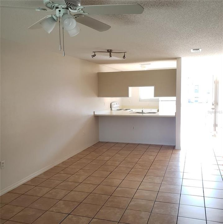 For Rent: $1,395 (2 beds, 2 baths, 876 Square Feet)