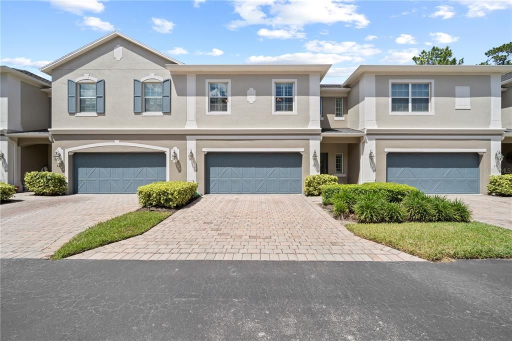 Immaculate townhome in the gated Oviedo community of River Oaks