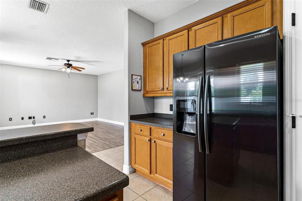 For Sale: $349,900 (3 beds, 2 baths, 1714 Square Feet)