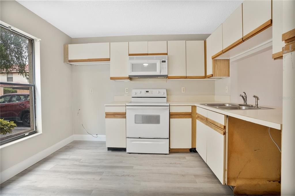 For Sale: $234,900 (2 beds, 2 baths, 1227 Square Feet)