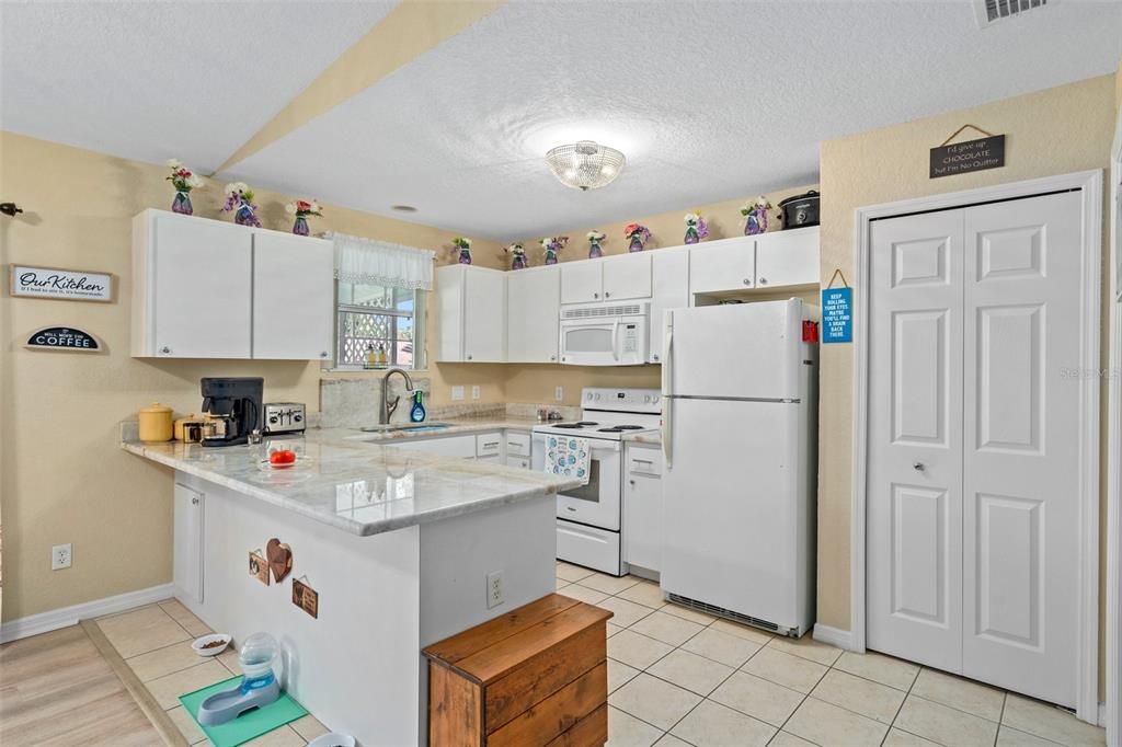 For Sale: $255,000 (3 beds, 2 baths, 1262 Square Feet)