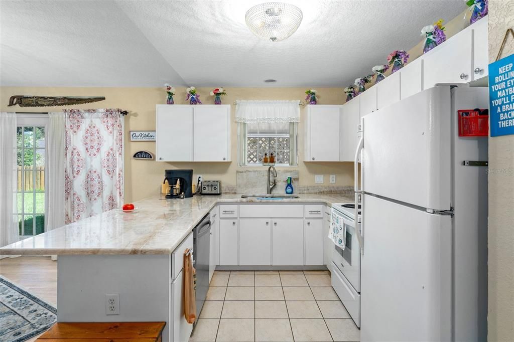 For Sale: $255,000 (3 beds, 2 baths, 1262 Square Feet)