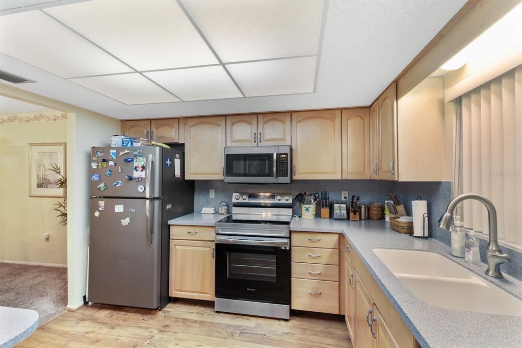 For Sale: $209,999 (2 beds, 2 baths, 1144 Square Feet)