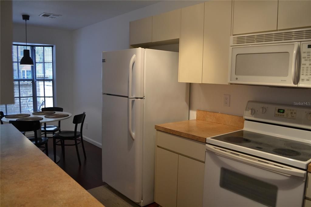 Active With Contract: $2,800 (2 beds, 2 baths, 1700 Square Feet)