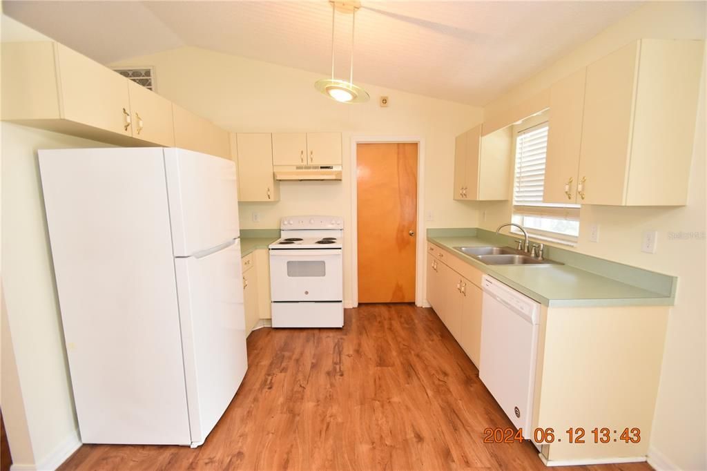 For Rent: $1,795 (3 beds, 2 baths, 1104 Square Feet)