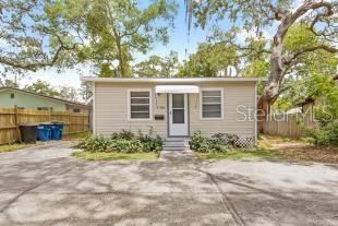 For Rent: $2,300 (3 beds, 1 baths, 962 Square Feet)