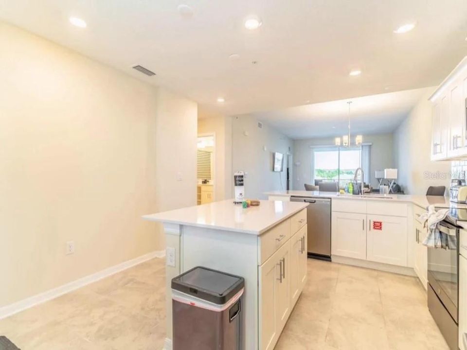 For Sale: $369,000 (2 beds, 2 baths, 1126 Square Feet)