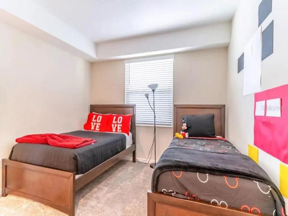 For Sale: $369,000 (2 beds, 2 baths, 1126 Square Feet)