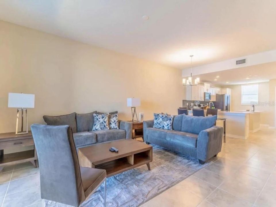 For Sale: $369,000 (2 beds, 2 baths, 1126 Square Feet)