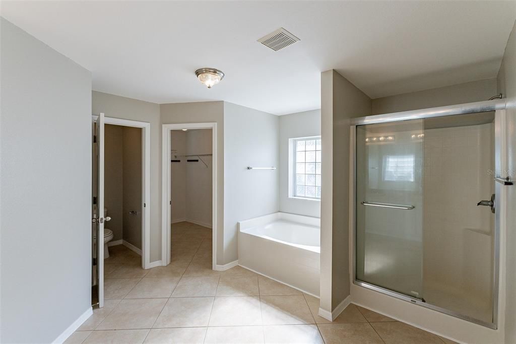 待售: $429,000 (4 贝兹, 2 浴室, 2560 平方英尺)