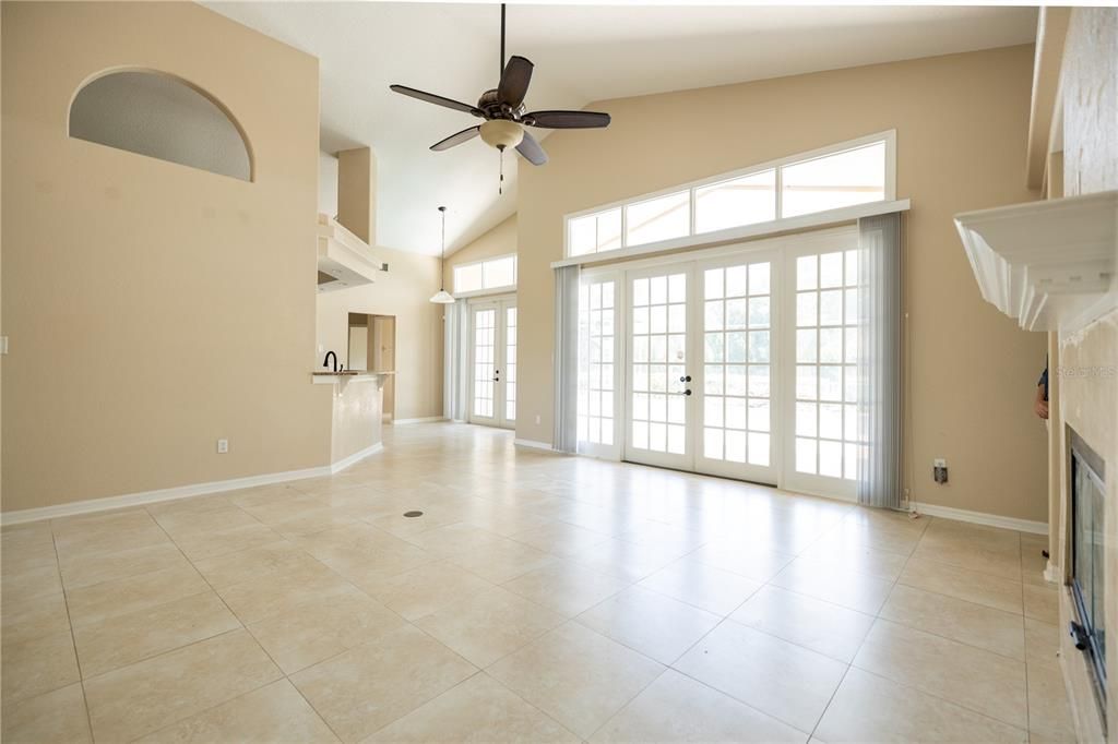 For Sale: $1,000,000 (5 beds, 3 baths, 2728 Square Feet)