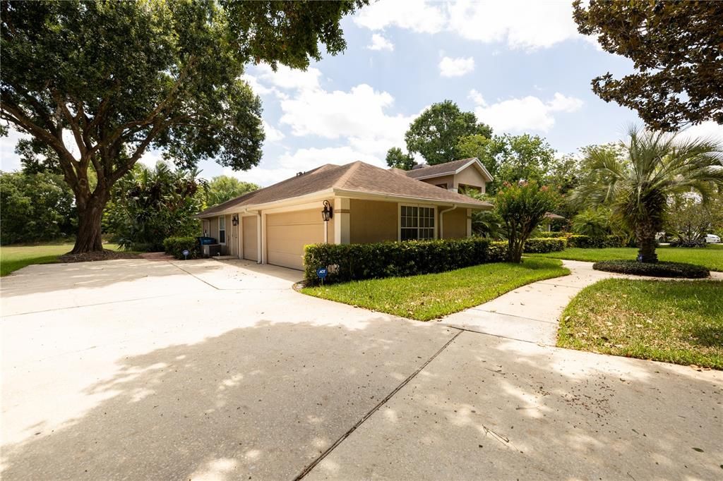 For Sale: $1,095,000 (5 beds, 3 baths, 2728 Square Feet)