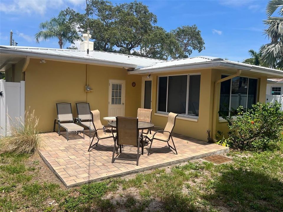 Active With Contract: $2,500 (2 beds, 2 baths, 1252 Square Feet)