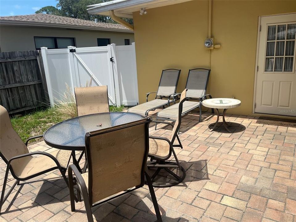 Active With Contract: $2,500 (2 beds, 2 baths, 1252 Square Feet)