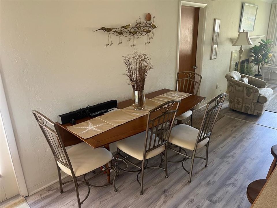 Active With Contract: $2,500 (2 beds, 2 baths, 1252 Square Feet)