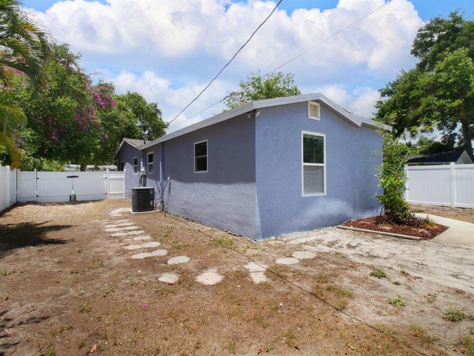 For Sale: $385,000 (3 beds, 2 baths, 1164 Square Feet)