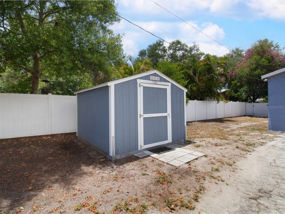 For Sale: $385,000 (3 beds, 2 baths, 1164 Square Feet)