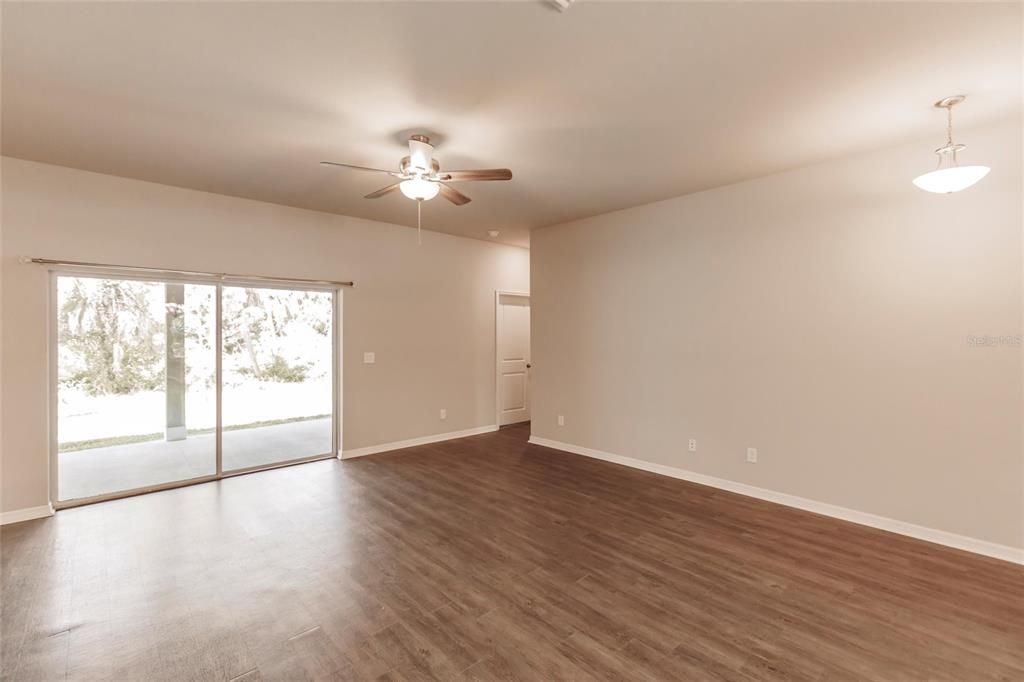 For Rent: $1,999 (3 beds, 2 baths, 1563 Square Feet)