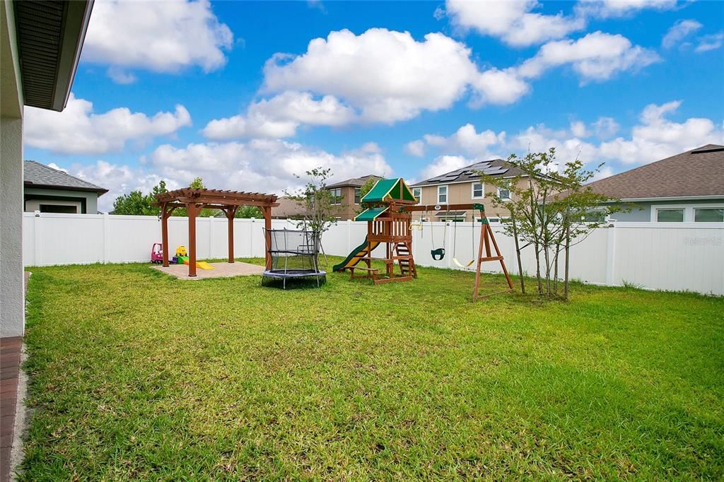 For Sale: $550,000 (4 beds, 2 baths, 2164 Square Feet)