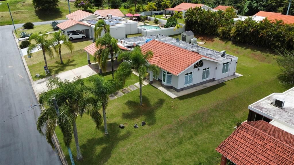 En Venta: $438,000 (4 camas, 3 baños, 1091.16 Pies cuadrados)