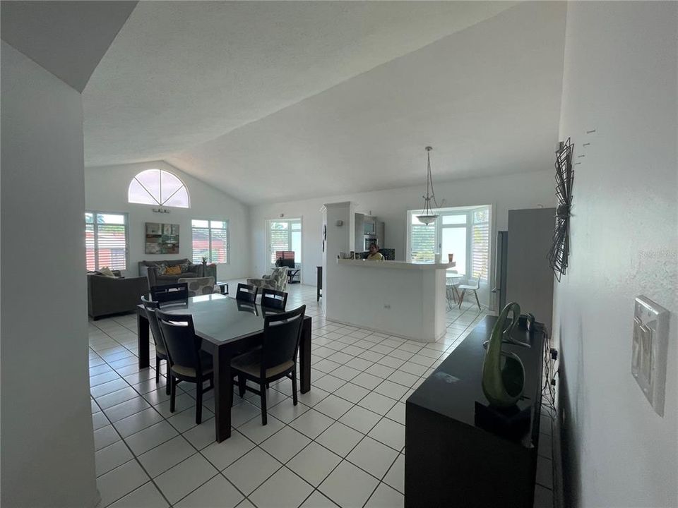 For Sale: $438,000 (4 beds, 3 baths, 1091.16 Square Feet)