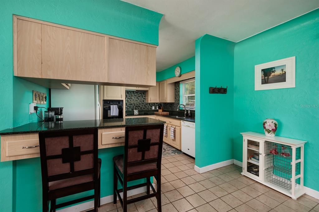 For Sale: $425,000 (2 beds, 1 baths, 1636 Square Feet)