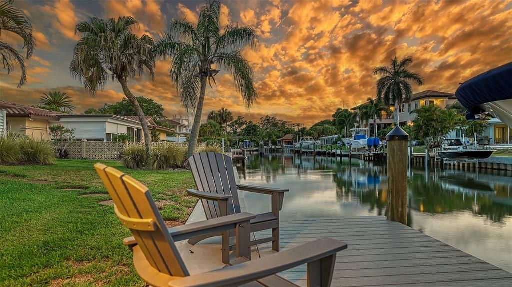 AMAZING SUNSETS EVERY EVENING OFF YOUR DOCK