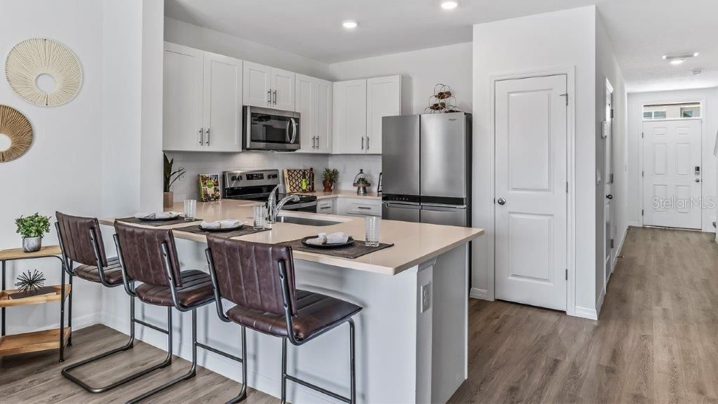 Active With Contract: $324,990 (3 beds, 2 baths, 1464 Square Feet)