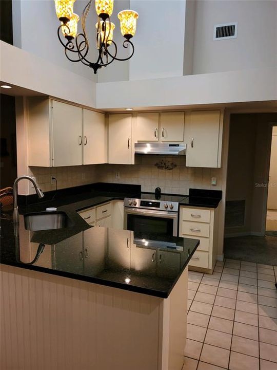 For Sale: $248,888 (2 beds, 2 baths, 1752 Square Feet)