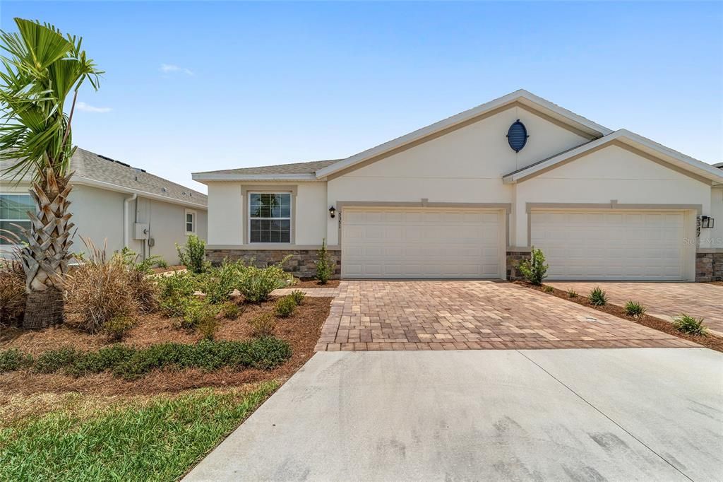 Welcome Home! Beautiful 3/2 Villa Home on Premium lot