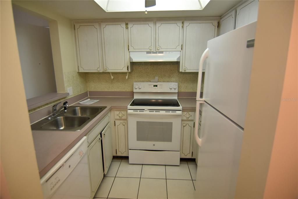 For Rent: $1,400 (2 beds, 2 baths, 1088 Square Feet)