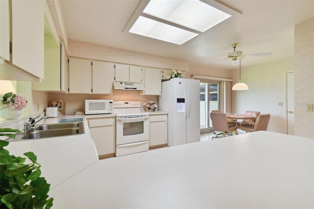 For Sale: $289,000 (2 beds, 2 baths, 1657 Square Feet)